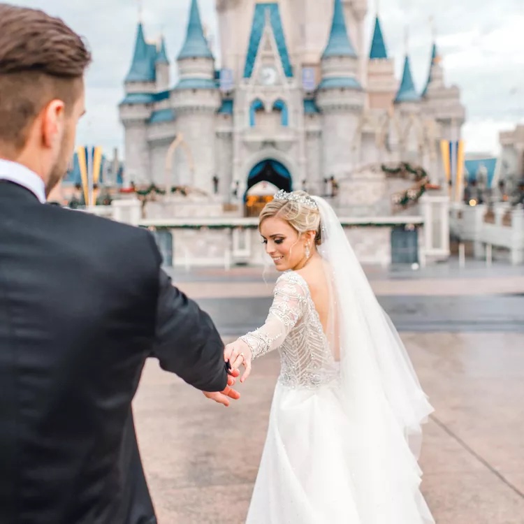__opt__aboutcom__coeus__resources__content_migration__brides__proteus__5d031c315c6cf87e5932cbf2__11-e75b88cd63cf40dea0449b9c7ca79d5c Disney Weddings